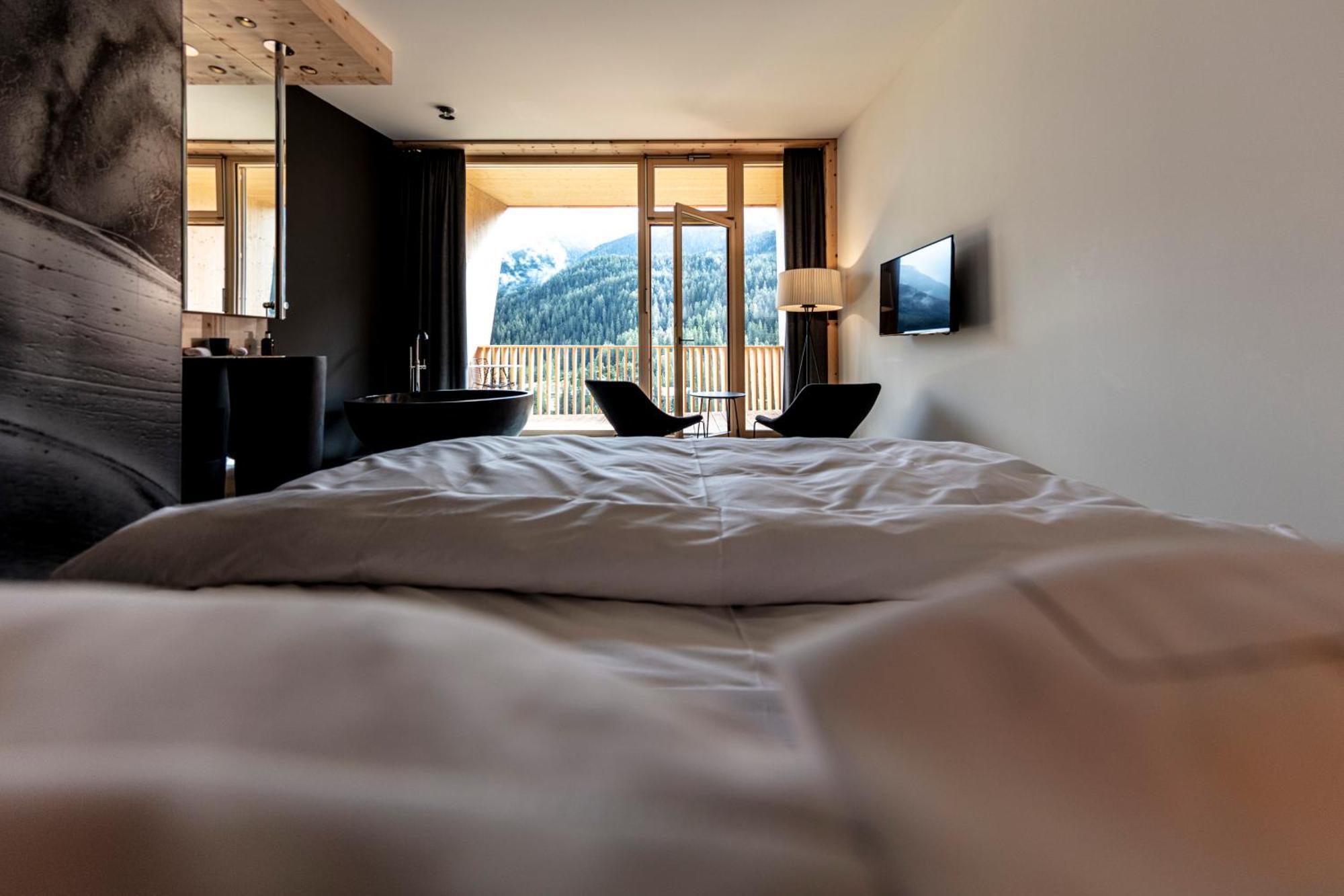 Hotel Arnica Scuol - Adults Only Exteriör bild