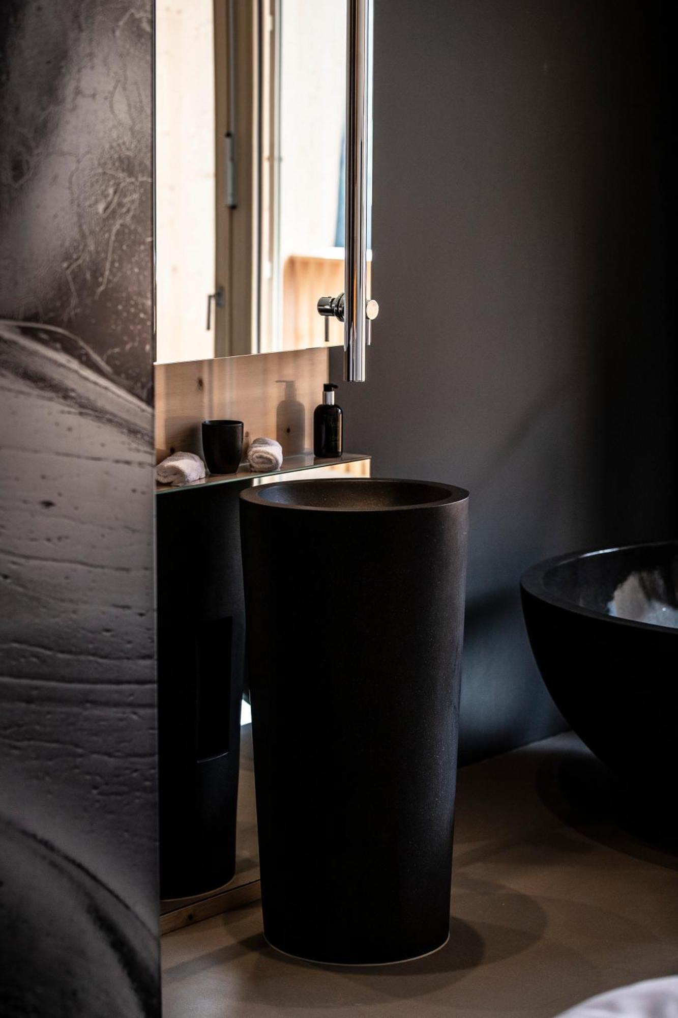 Hotel Arnica Scuol - Adults Only Exteriör bild